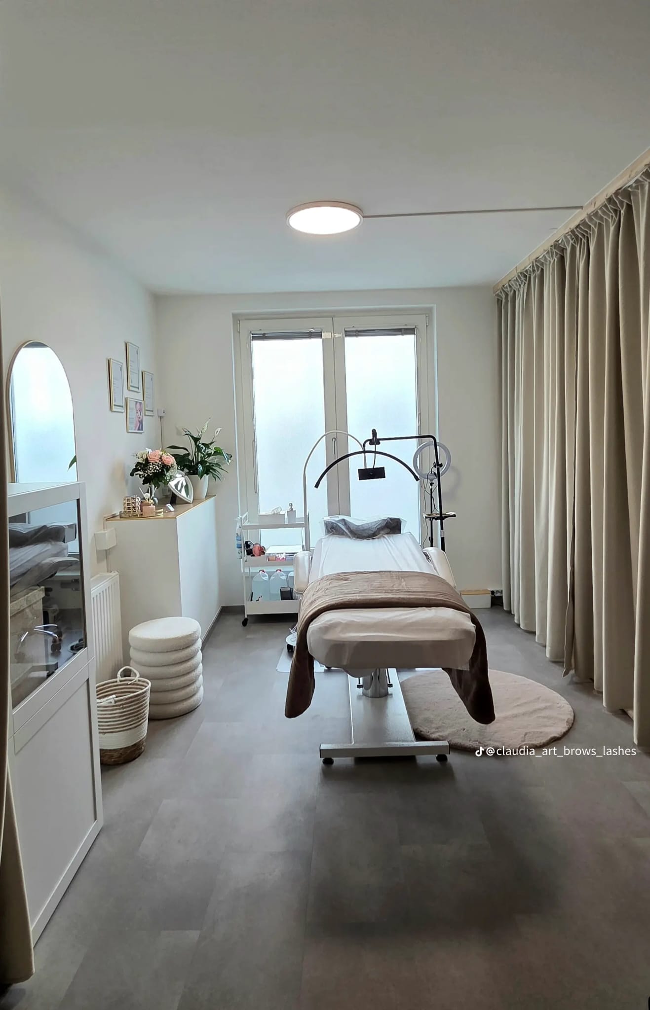 Claudia-ART_Brows_&_Lashes_Arbeitsplatz_0